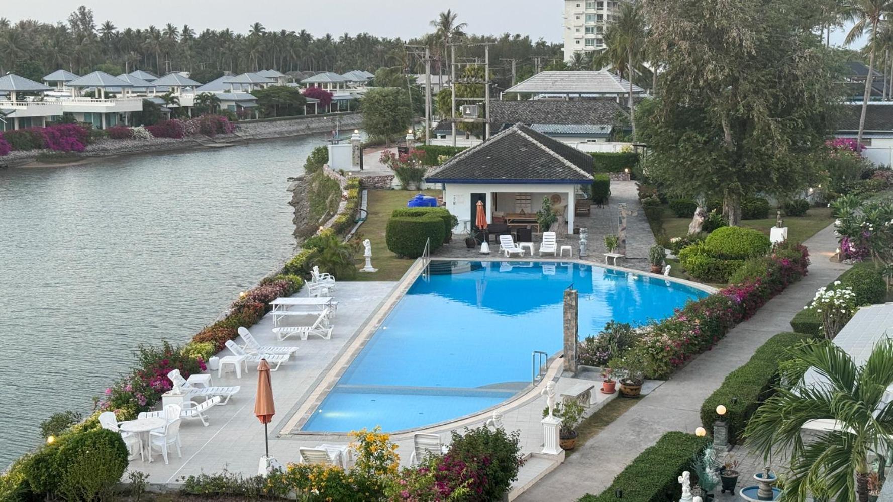 Absolute Beachfront Villa Ban Huai Yang Luaran gambar