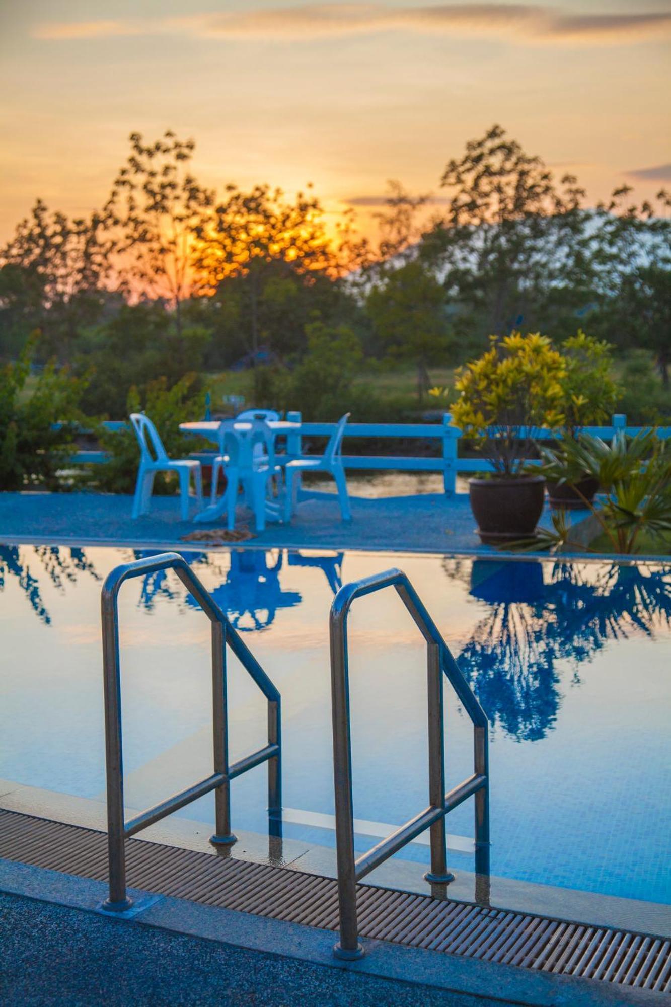 Absolute Beachfront Villa Ban Huai Yang Luaran gambar