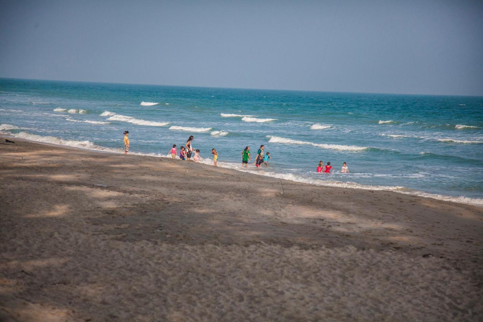 Absolute Beachfront Villa Ban Huai Yang Luaran gambar
