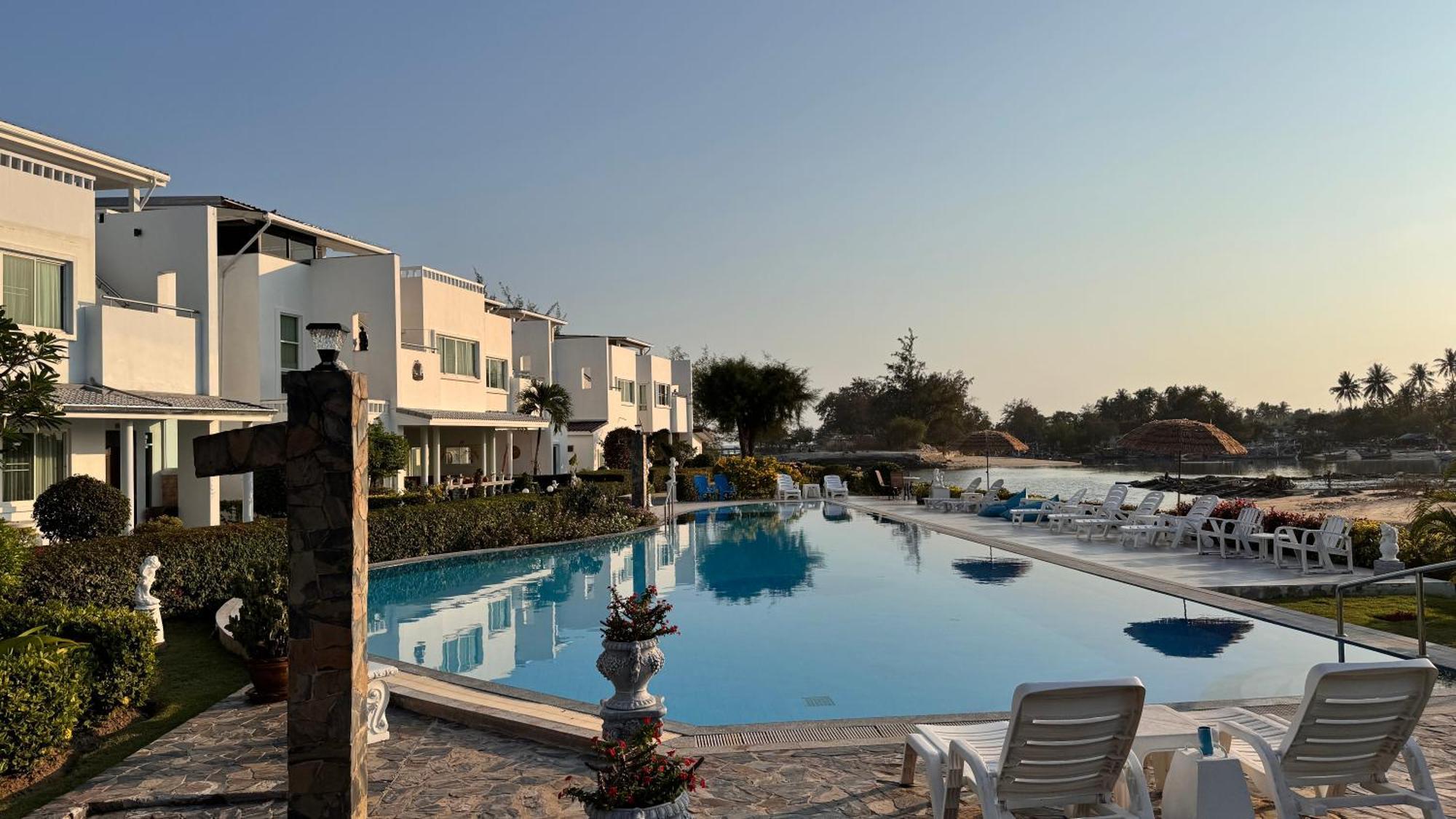 Absolute Beachfront Villa Ban Huai Yang Luaran gambar